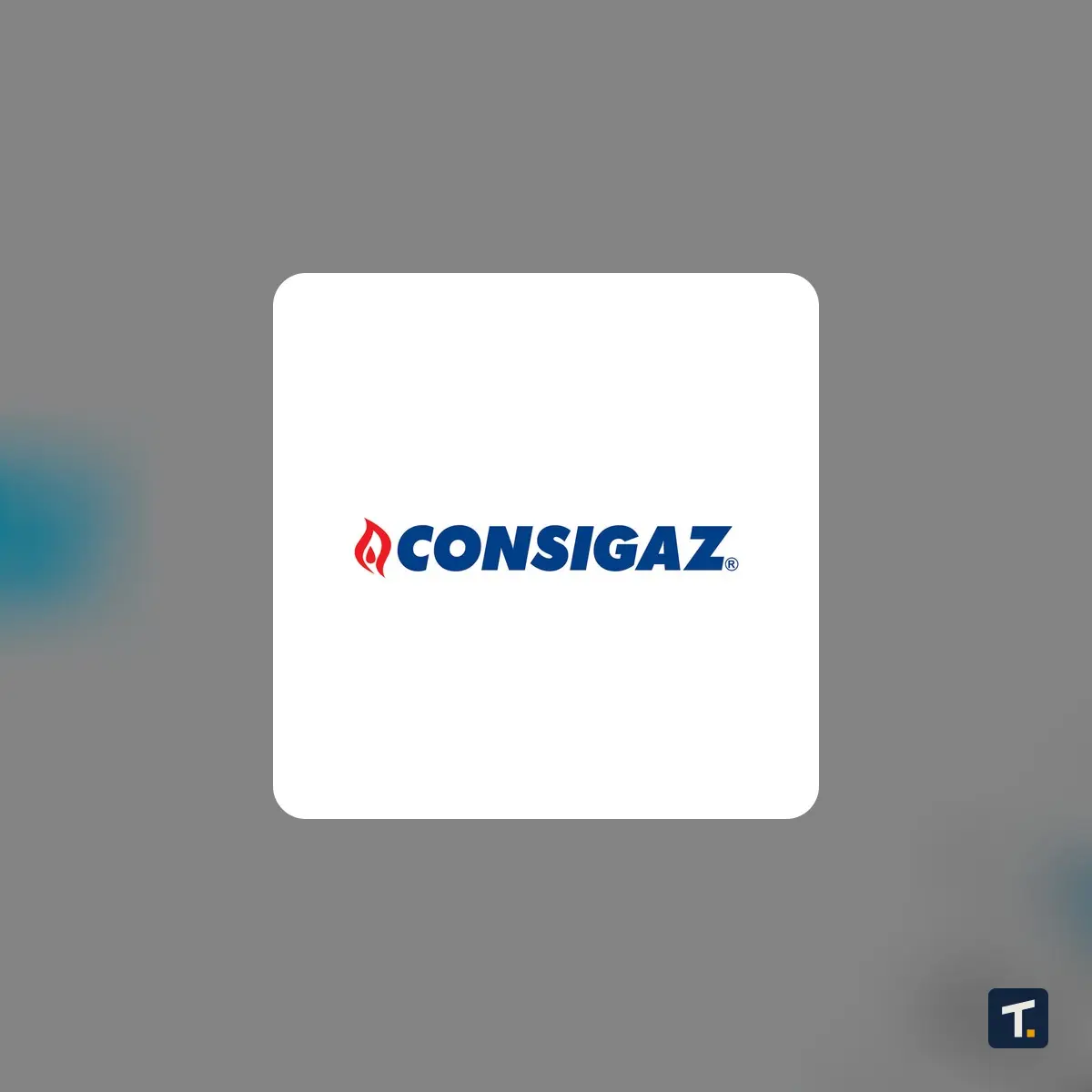 Pátio industrial com cilindros de gás organizados sob a luz do dia.