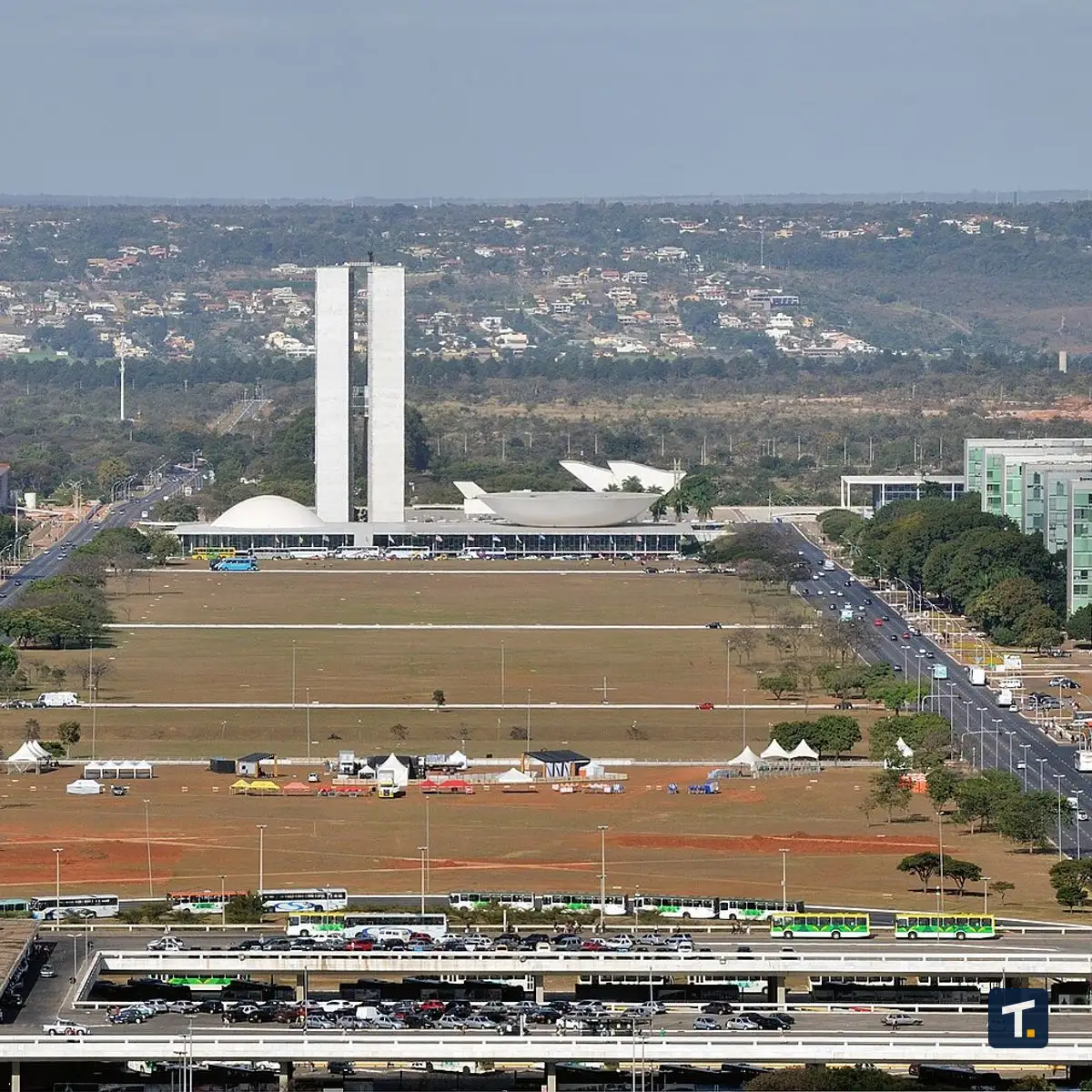Mapa conceitual da região Centro-Oeste com pontos luminosos indicando oportunidades de emprego.